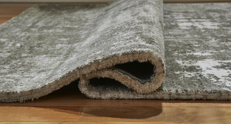Valmontic 8' x 10' Rug